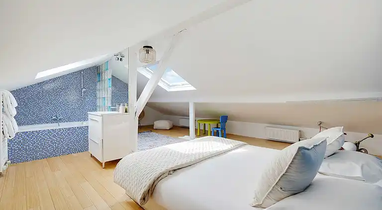 Apartment in Bécon-les-Bruyères