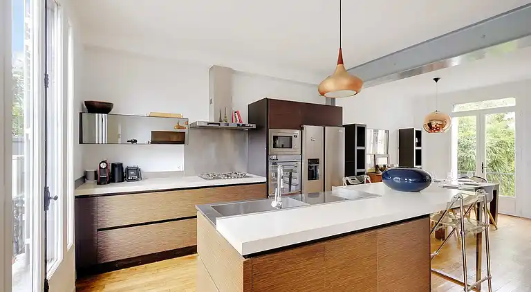 Apartment in Bécon-les-Bruyères