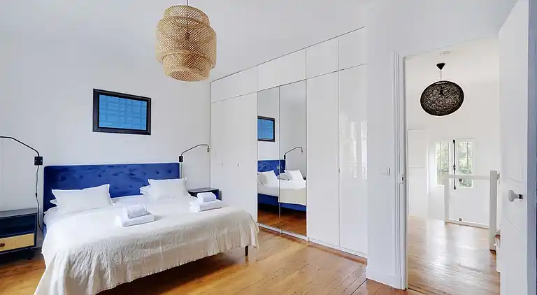 Apartment in Bécon-les-Bruyères