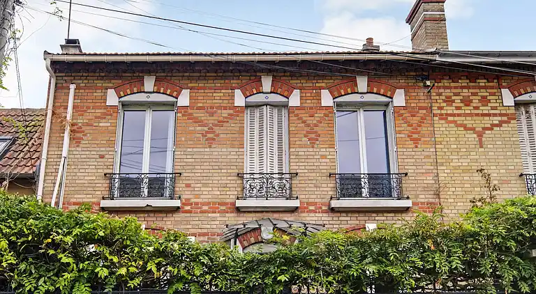 Apartment in Bécon-les-Bruyères