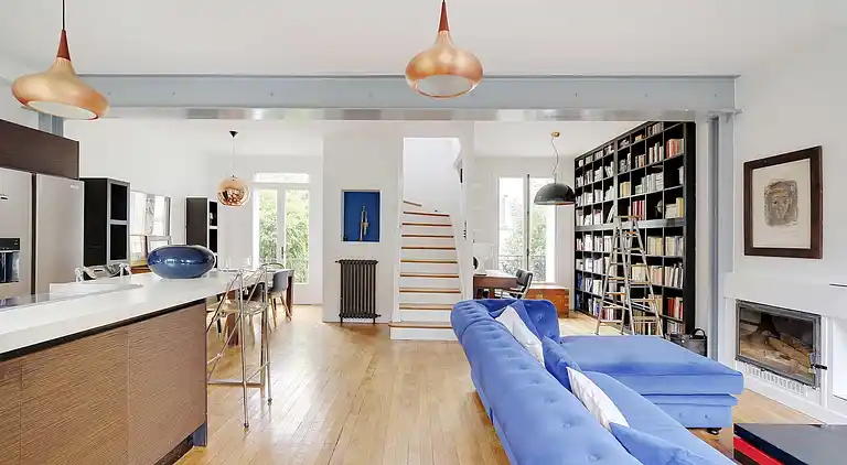 Apartment in Bécon-les-Bruyères