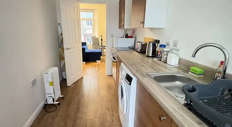 Apartment 3- 216 high Street