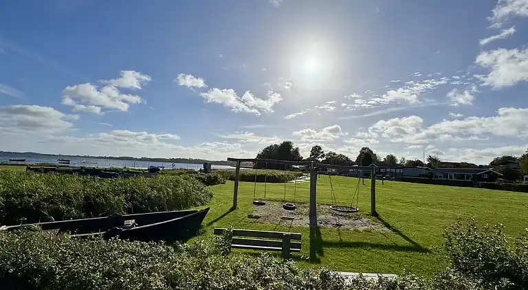 Hyggeligt sommerhus med kig til Kerteminde Fjord.