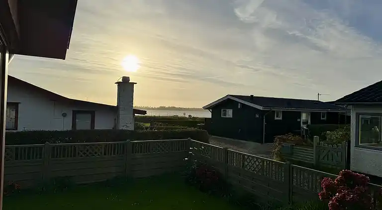 Hyggeligt sommerhus med kig til Kerteminde Fjord.