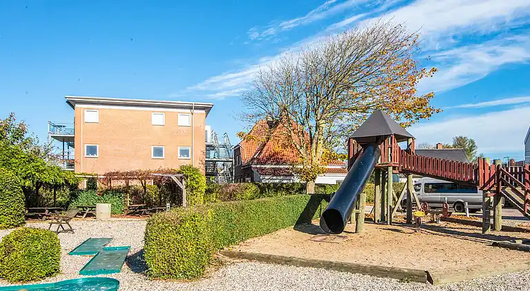 2 rooms w/partially seaview