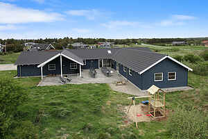 Luksushus ved Vejers – pool, sauna og spil