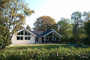 Handicapvenligt sommerhus med pool i Dronningmølle