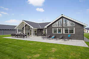 Sommarhus med pool och aktiviteter på Ostseeresort Olpeniz i