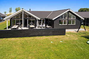 Spacious Baltic Sea house with pool