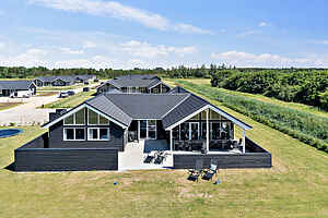 Luksushus med basseng ved Houstrup Strand