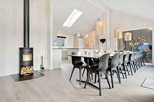 : Härligt sommarhus för 18 personer på gångavstånd till Vade