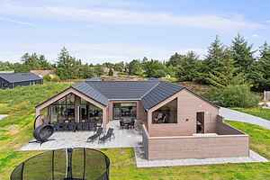 Geräumiges Ferienhaus mit Pool, Aktivitäten & Spa