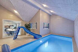 Grande maison piscine pour 16 à Trams am See