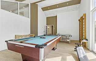 Sommerhus med pool, udespa og aktivitetsrum i Hirtshals nær 