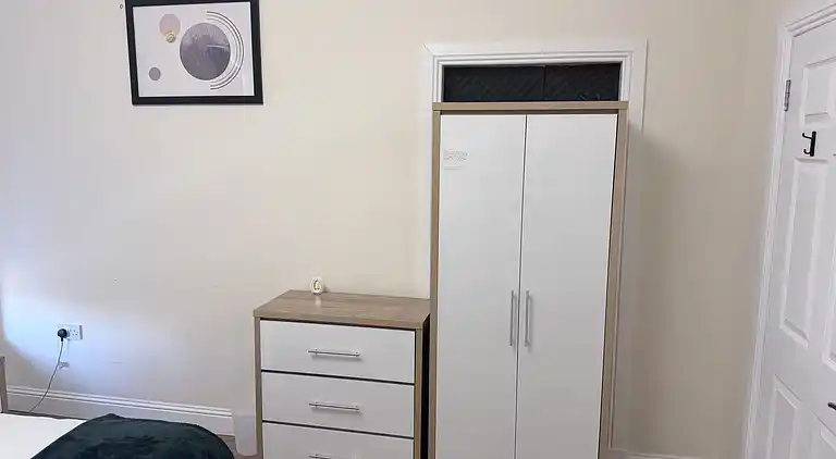 Apartment 3- 216 high Street