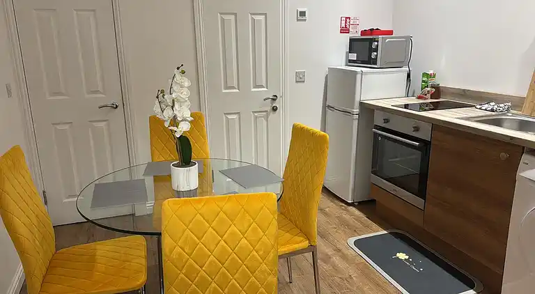 Apartment 3- 216 high Street