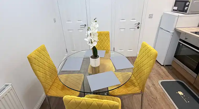 Apartment 3- 216 high Street