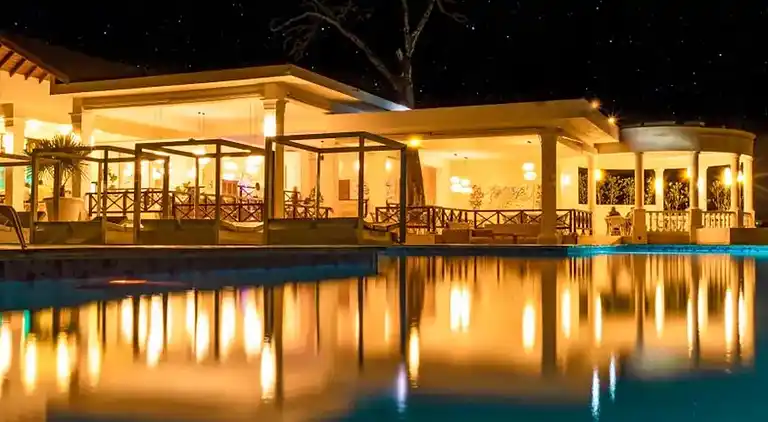 Bubble Glamping, Kingsize-Bett, wir haben 8 solcher