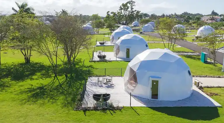 Bubble Glamping, Kingsize-Bett, wir haben 8 solcher