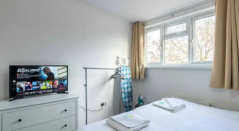 The Elderns • Netflix • Shop • Kostenlose Parkplätze • A1