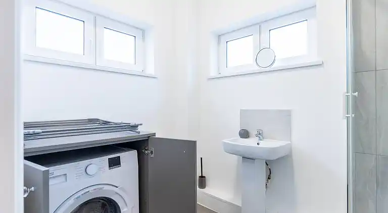 The Elderns • Netflix • Shop • Kostenlose Parkplätze • A1