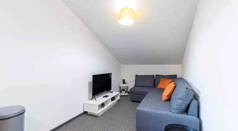 The Elderns • Netflix • Shop • Kostenlose Parkplätze • A1