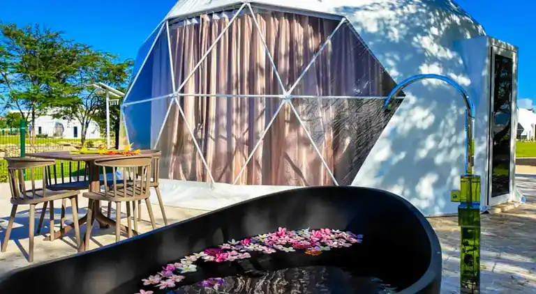 Bubble Glamping, Kingsize-Bett, wir haben 8 solcher