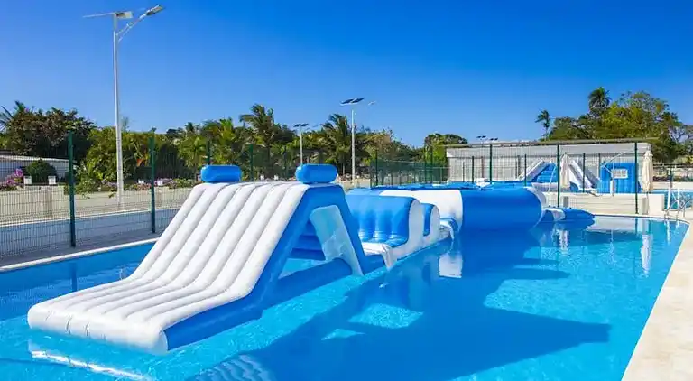 Bubble Glamping, Kingsize-Bett, wir haben 8 solcher