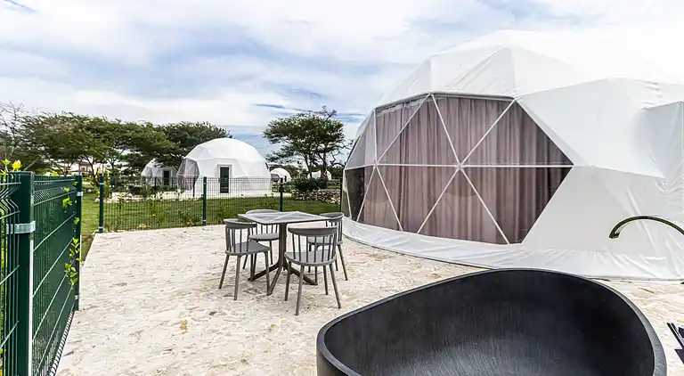 Bubble Glamping, Kingsize-Bett, wir haben 8 solcher