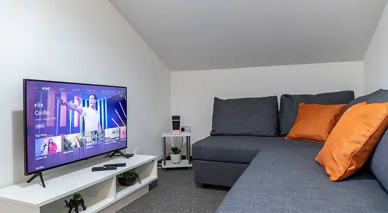 The Elderns • Netflix • Shop • Kostenlose Parkplätze • A1