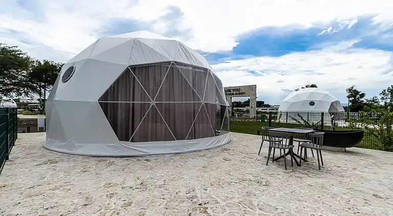 Bubble Glamping, Kingsize-Bett, wir haben 8 solcher