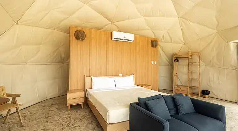Bubble Glamping, Kingsize-Bett, wir haben 8 solcher