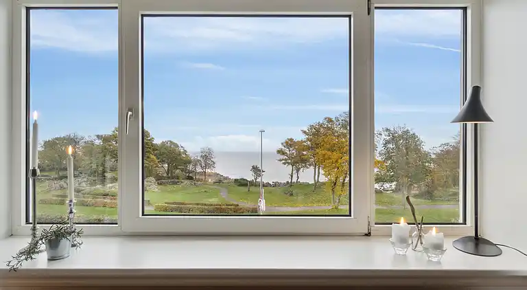 Smuk indrettet 2 værelses lejlighed med havudsigt