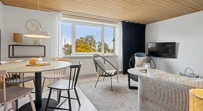 Smuk indrettet 2 værelses lejlighed med havudsigt