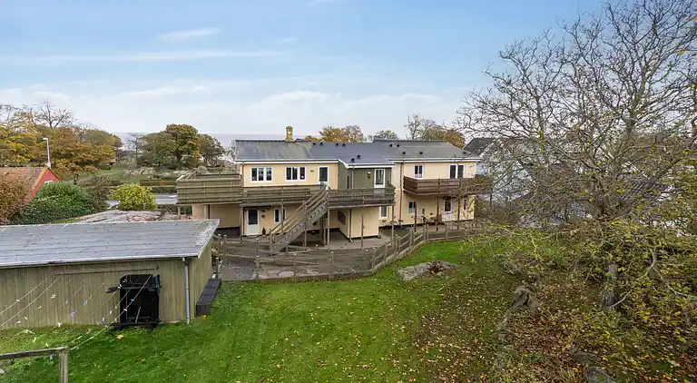 Smuk indrettet 2 værelses lejlighed med havudsigt