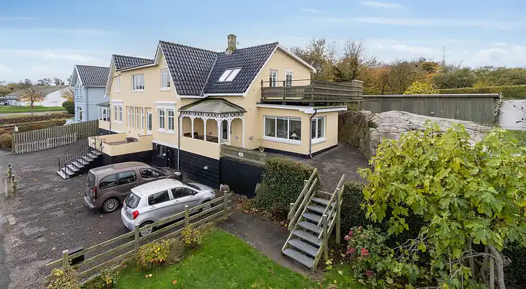 Smuk indrettet 2 værelses lejlighed med havudsigt