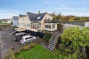 Smuk indrettet 2 værelses lejlighed med havudsigt