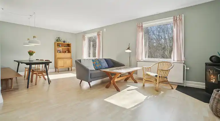 Geräumiges Ferienhaus auf großem Naturgrund