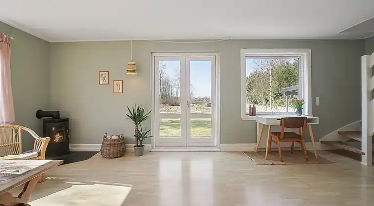 Geräumiges Ferienhaus auf großem Naturgrund