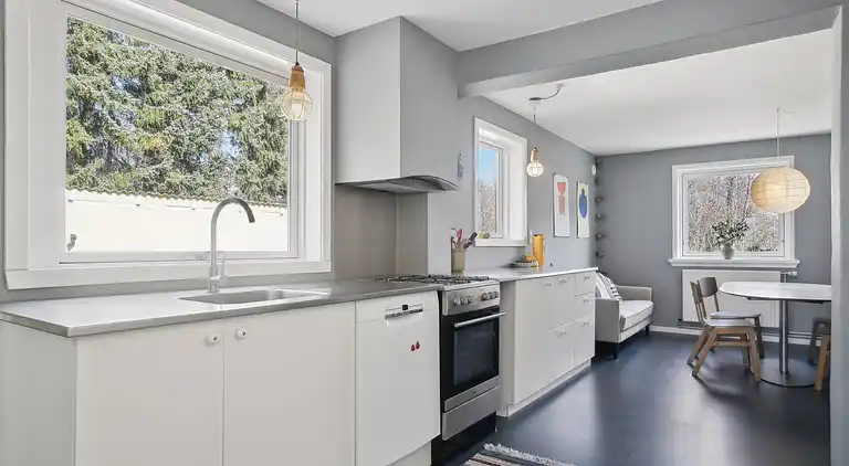 Geräumiges Ferienhaus auf großem Naturgrund