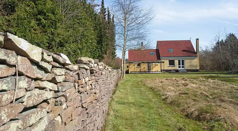 Geräumiges Ferienhaus auf großem Naturgrund
