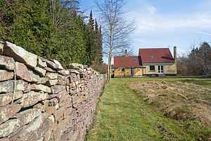 Geräumiges Ferienhaus auf großem Naturgrund