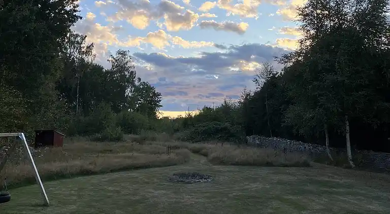 Geräumiges Ferienhaus auf großem Naturgrund