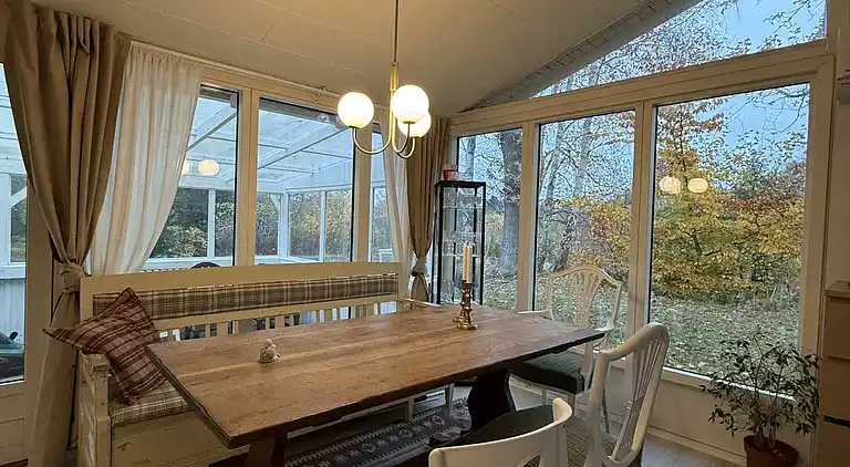 Schwedisch inspiriert mit schönem Wald nebenan