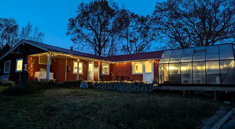 Schwedisch inspiriert mit schönem Wald nebenan