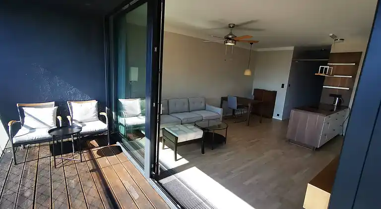 Kostenlose Parkplätze, modernes Apartment in Smichov mit