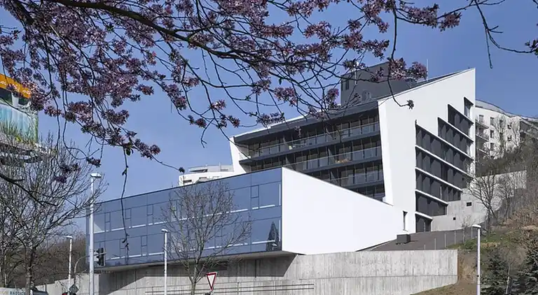 Kostenlose Parkplätze, modernes Apartment in Smichov mit