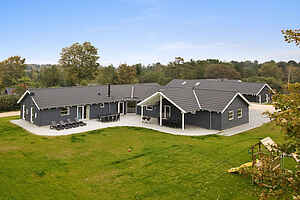 Große Pool- und Aktivvilla bei Tisvildeleje