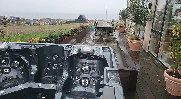 Nybygget sommerhus med havudsigt og spa