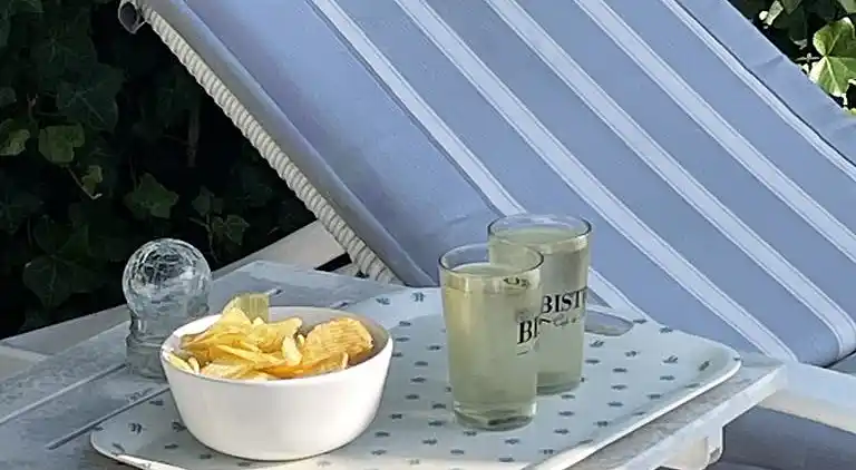 Ferienhaus mit Pool, Terrassen und Strandnähe
